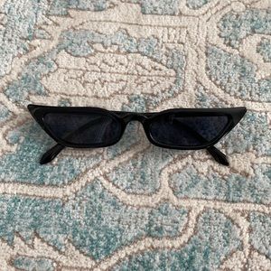 Chic Black Cat-Eye Sunglasses